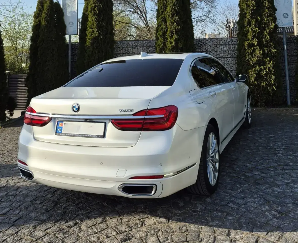 BMW 7 Series (G11) - Image 2