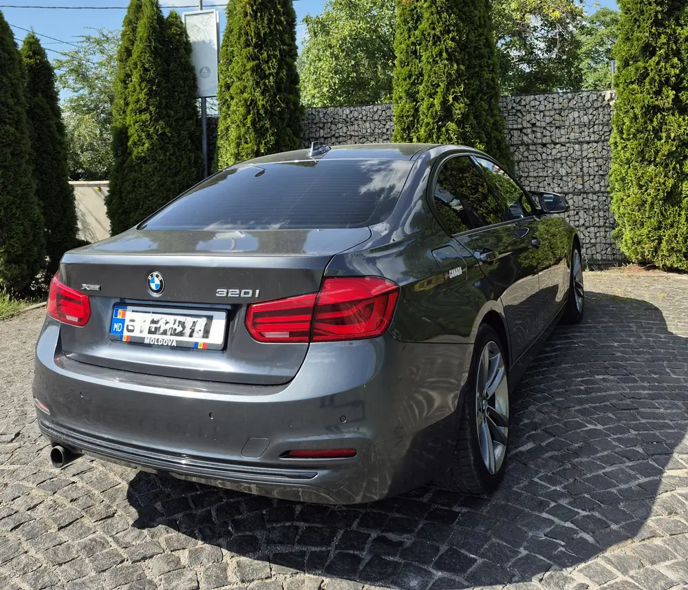 BMW 320i xDrive (F30) thumbnail 2