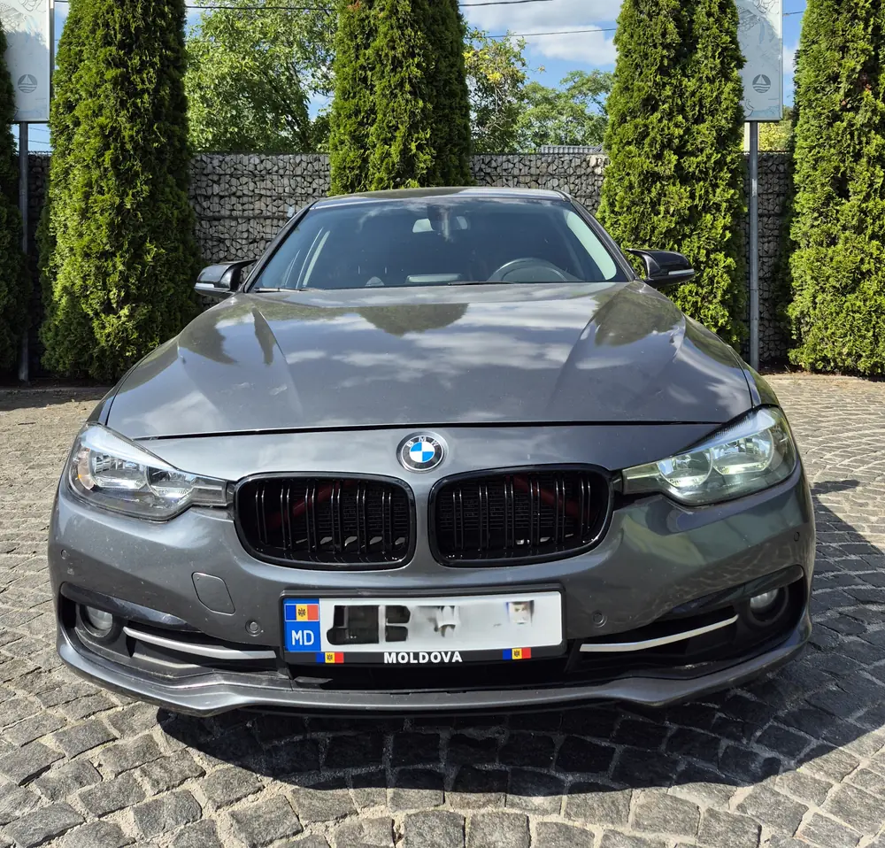 BMW 320i xDrive (F30) thumbnail 3