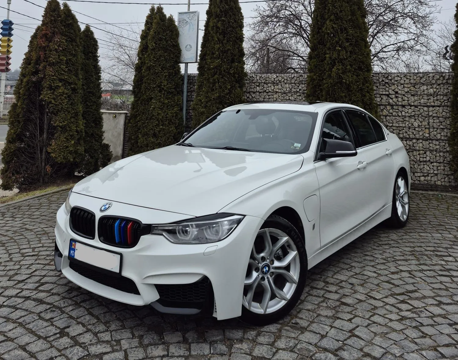 BMW 330e (F30) - Image 1