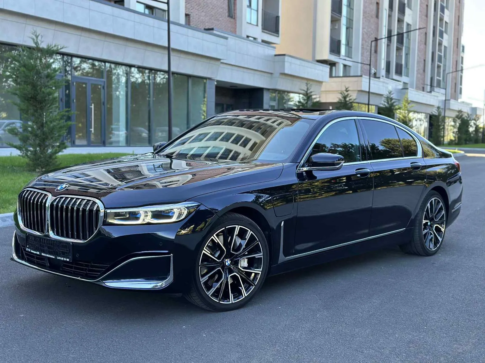 BMW 7 Series (G11) - Image 1