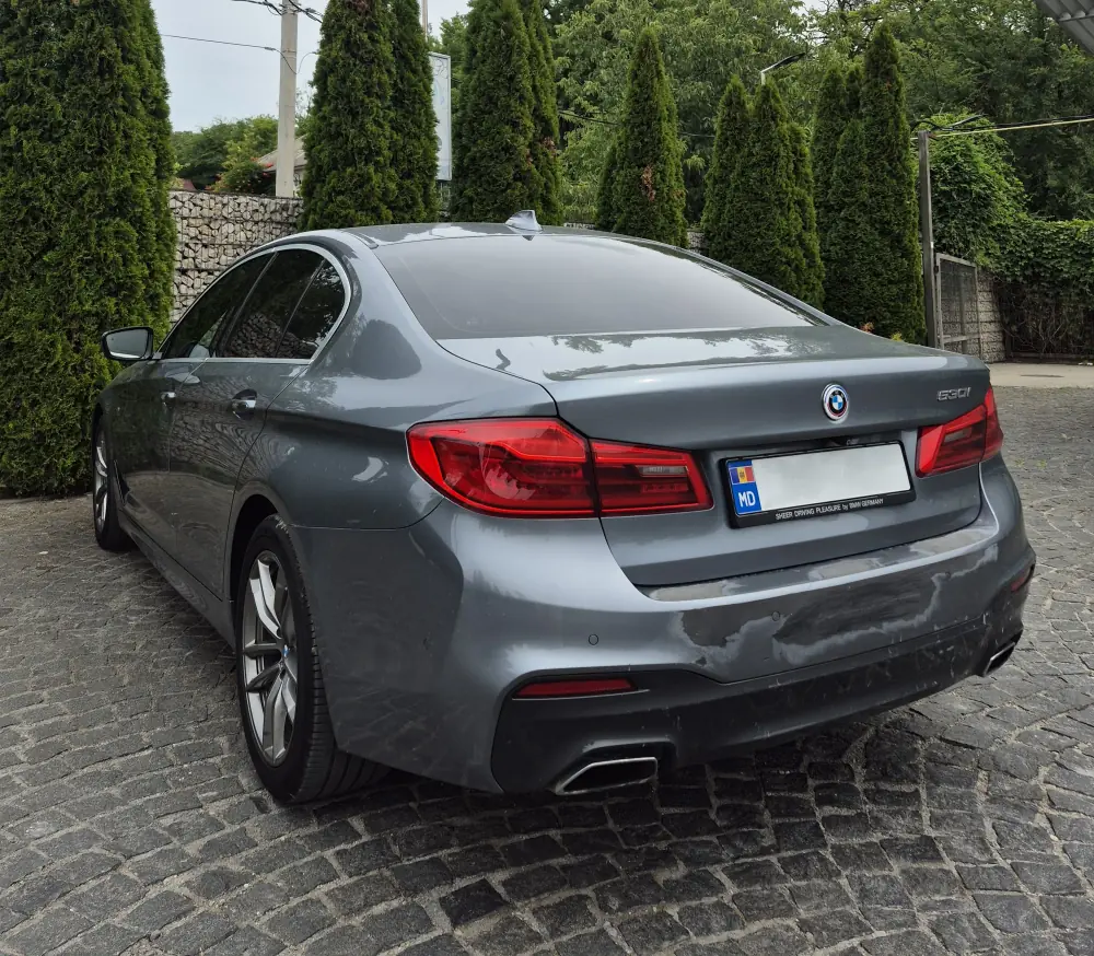 BMW 530i (G30) thumbnail 2