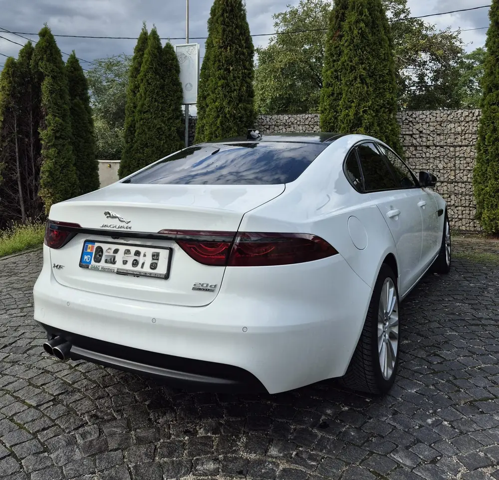 Jaguar XF thumbnail 3