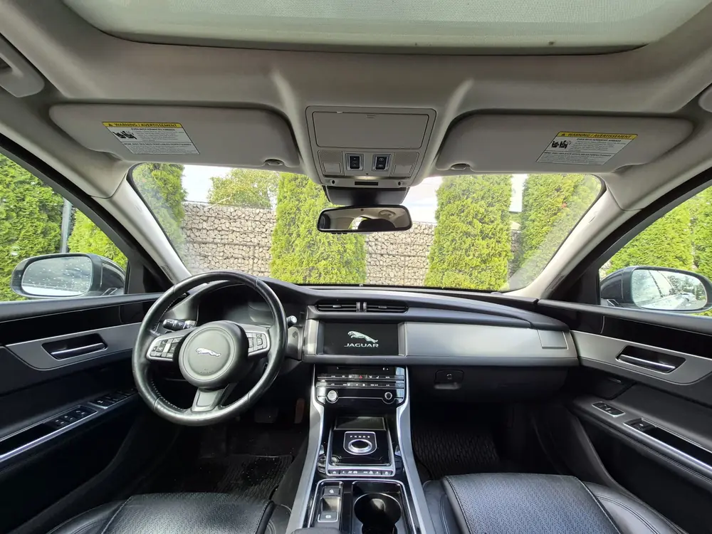 Jaguar XF thumbnail 4