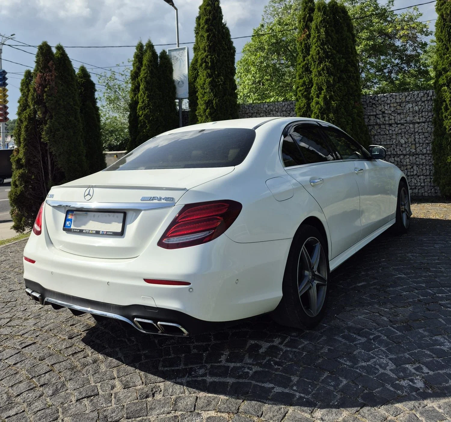 Mercedes E300 - Image 2