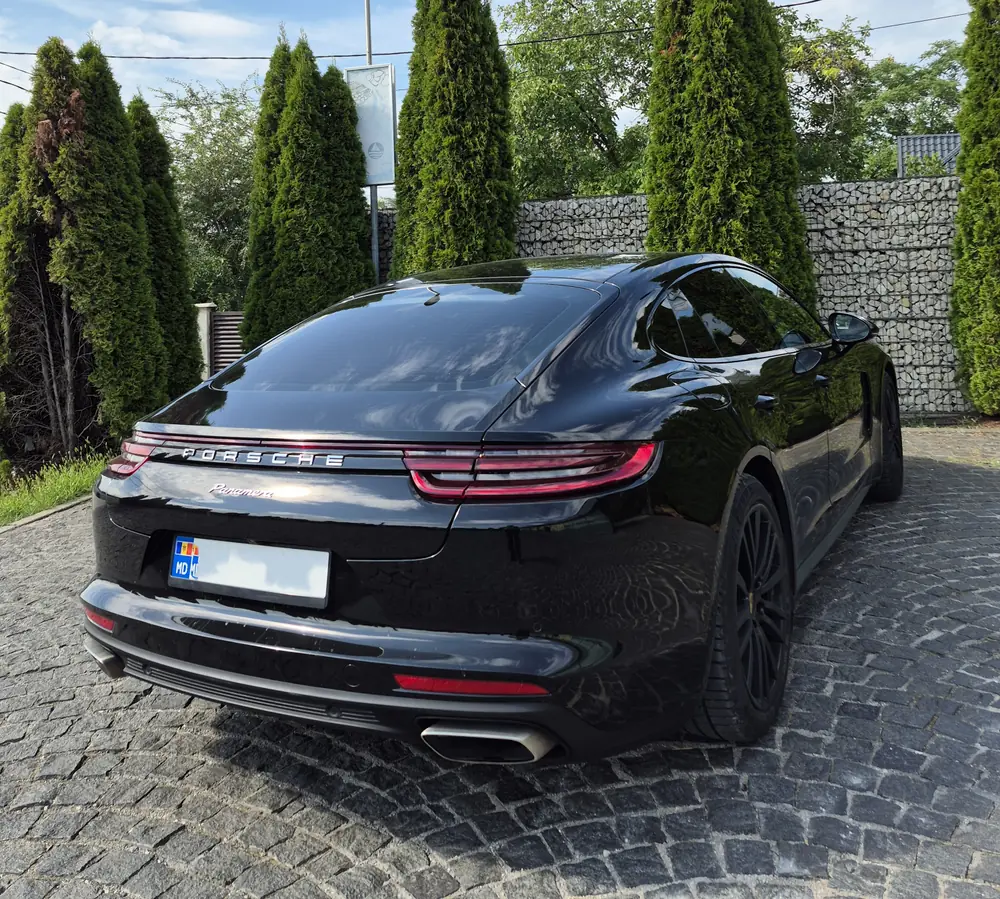 Porsche Panamera thumbnail 2