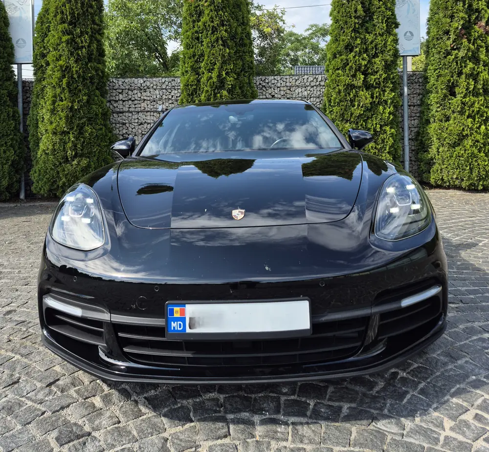 Porsche Panamera thumbnail 3