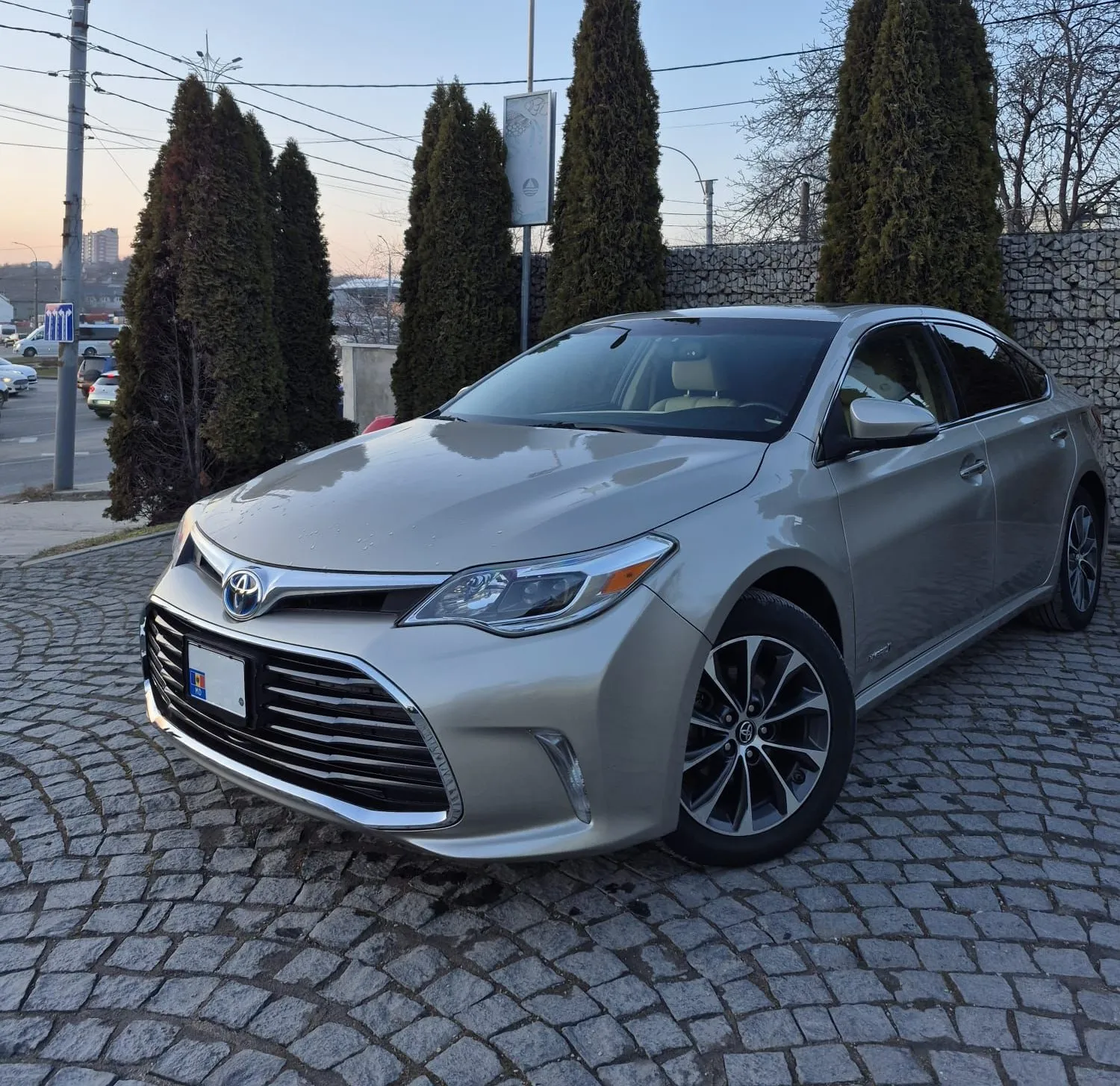 Toyota Avalon - Image 1